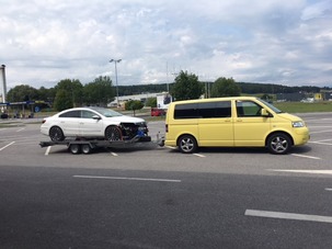 Volkswagen T5 Multivan - 7 miestne odťahové vozidlo s prepravníkovým prívesom